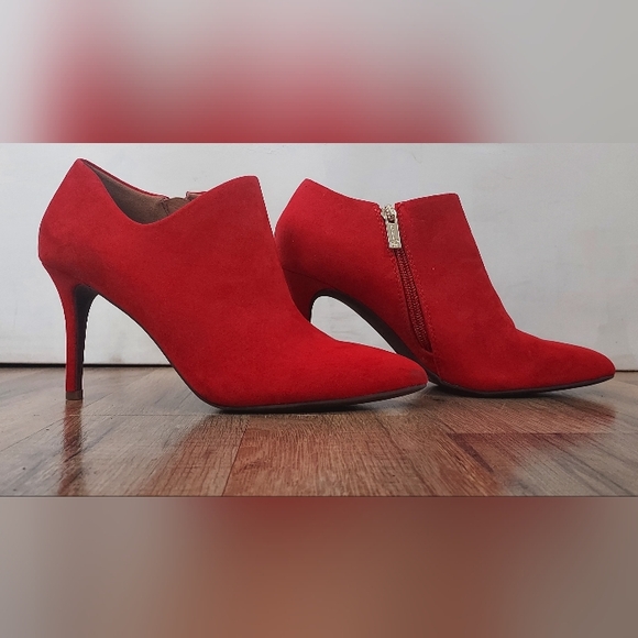 Jessica Simpson Lipstick Red Vegan Suede  ankle boots with pointed toe size 7.5 - Picture 1 of 10